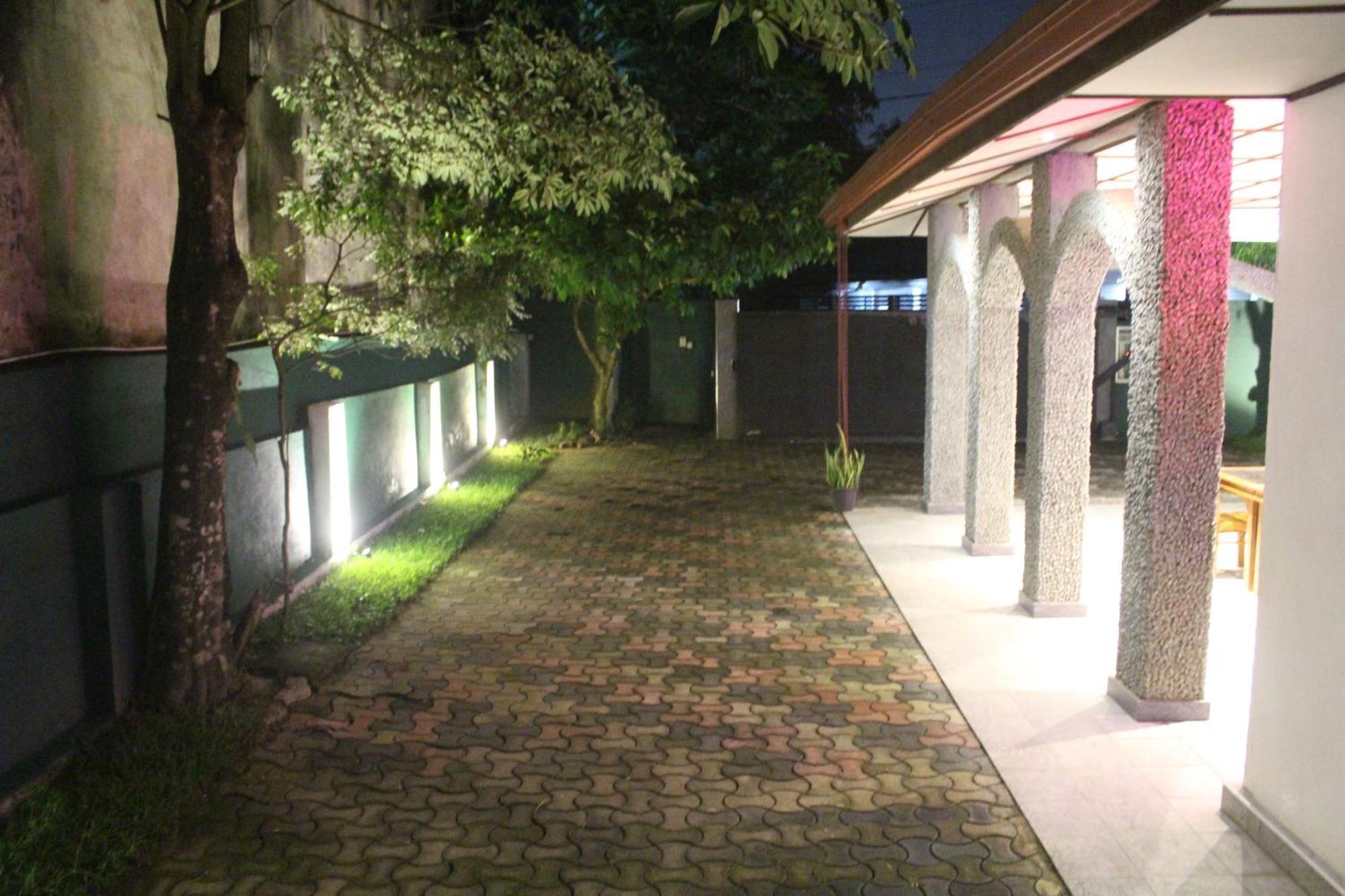 Villaflorence Kadawatha 外观 照片